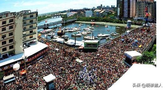 巴西狂欢节“尽情纵欲”，政府发放“避孕套”，呼吁人们控制天性