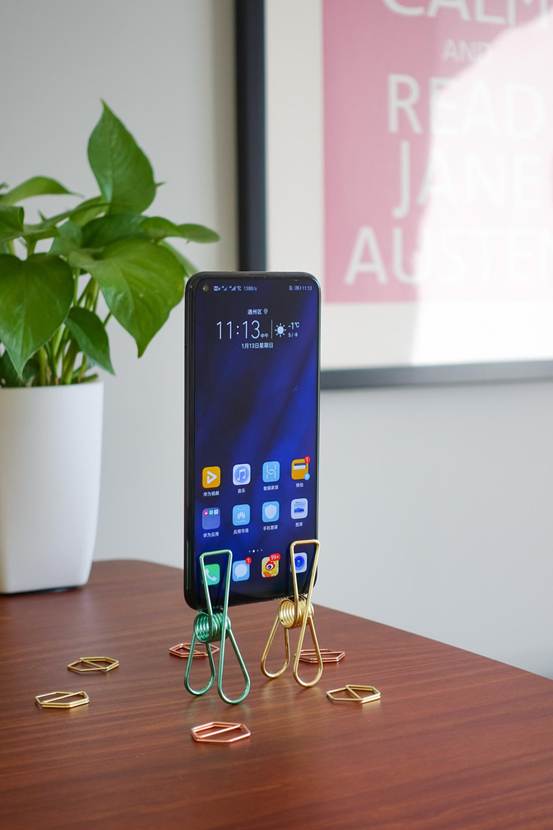 2019年荣耀v20还值得入手吗,荣耀v20与荣耀20s对比评测