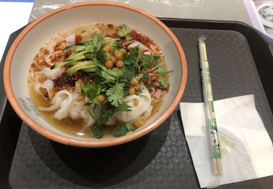 乌鲁木齐好吃的薄凉皮,乌鲁木齐当地人爱吃的凉皮