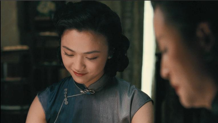 两个美女在公司打架薅头发,泰剧女人打架抓脸薅头发