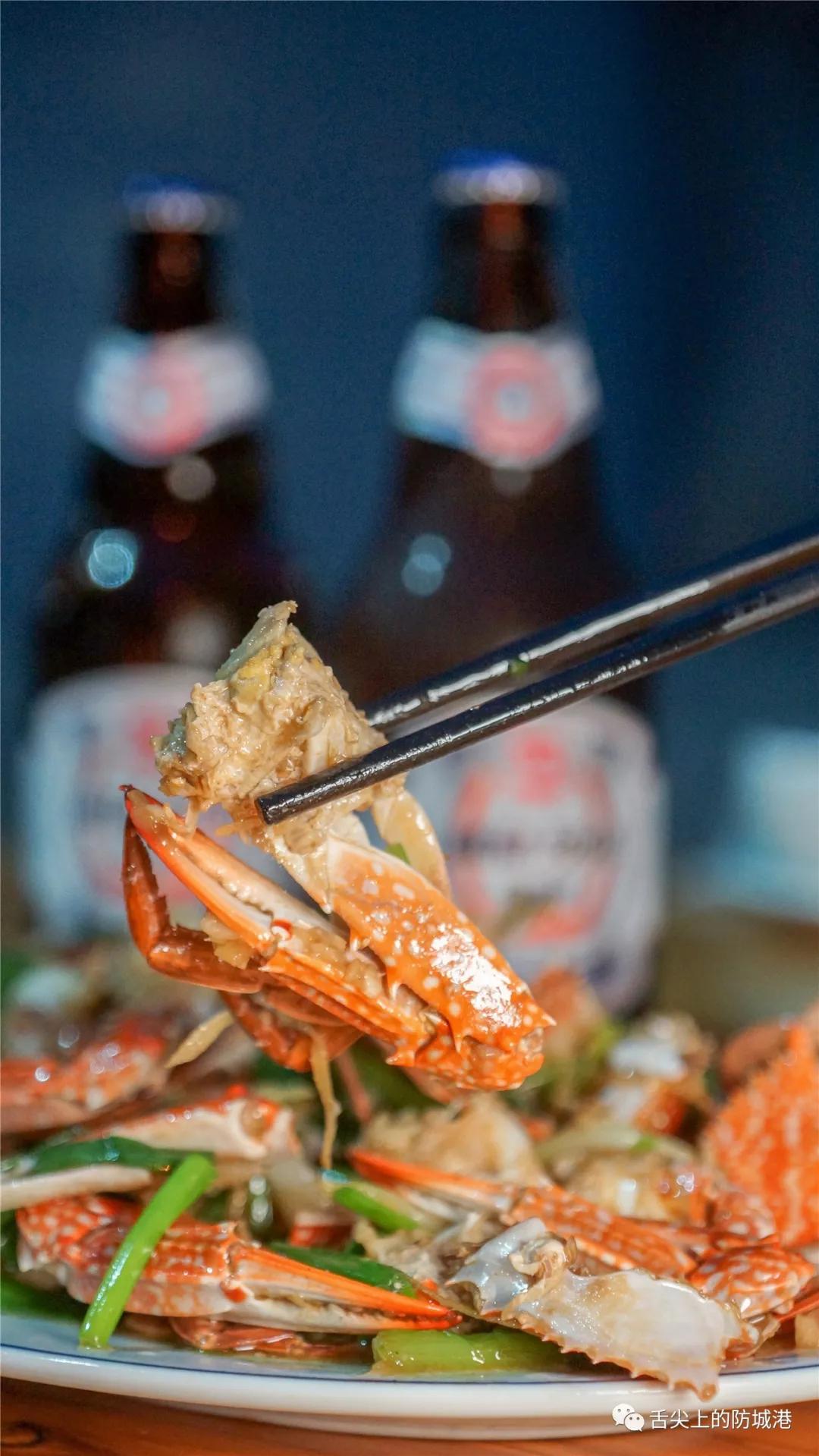 你愿意把夜晚交给谁？是舞台上的高跟鞋，还是大排长龙的宵夜摊