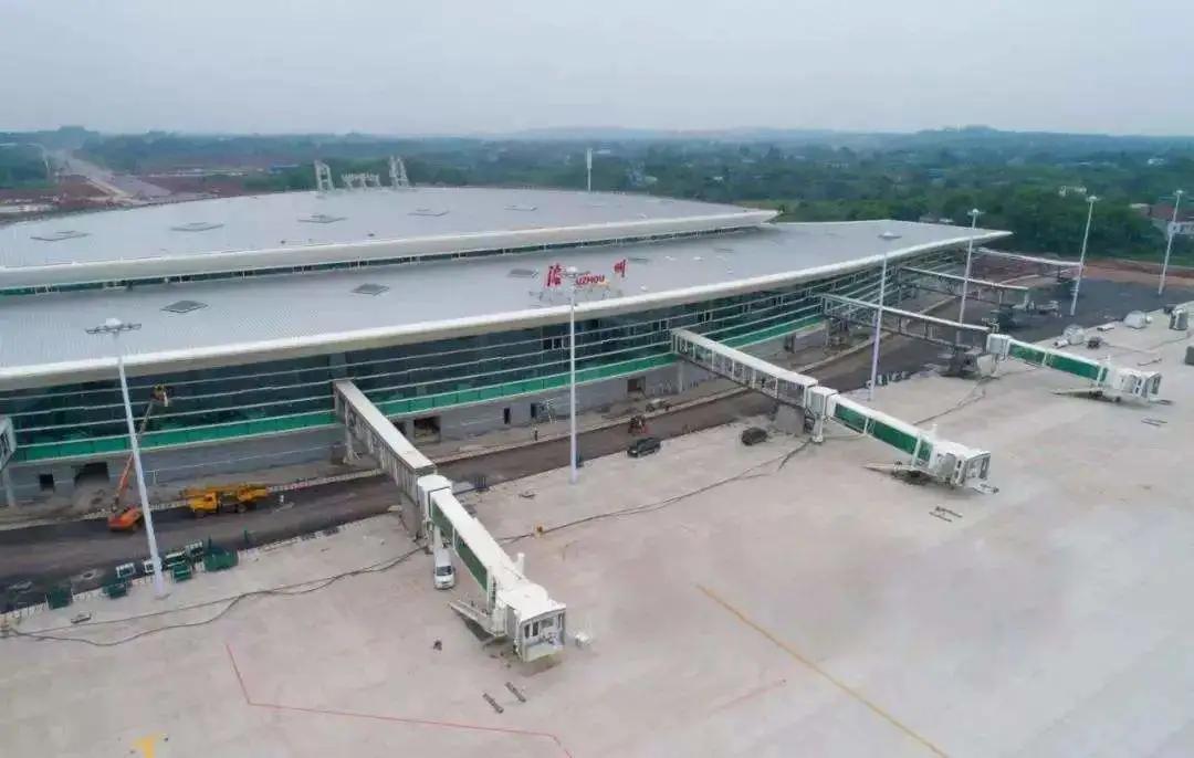 飞机是怎么停到机位上的,为什么你的飞机总是停在远机位