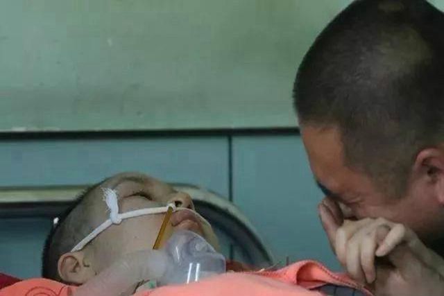 如果小孩误食应该采取怎样的措施,孩子误食东西的急救方法