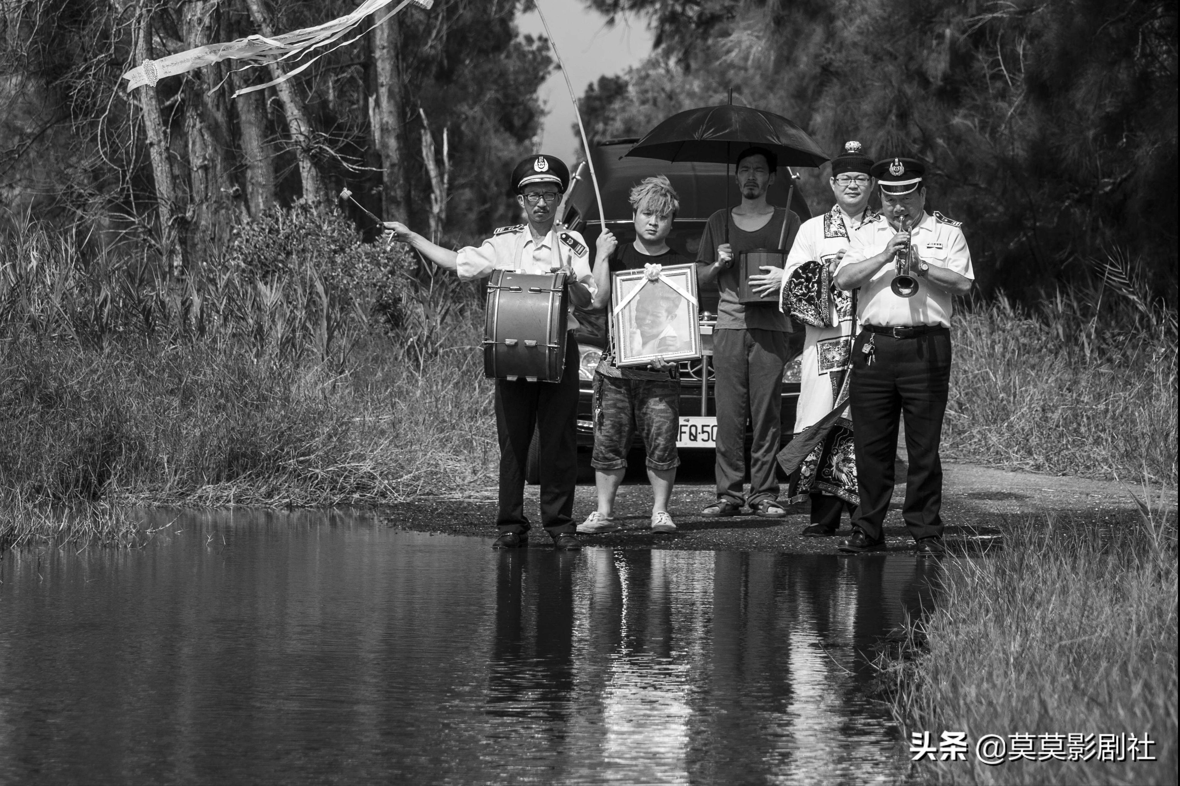 为何他眼睑低垂，是佛还是娼妓——《大佛普拉斯》的黑色幽默