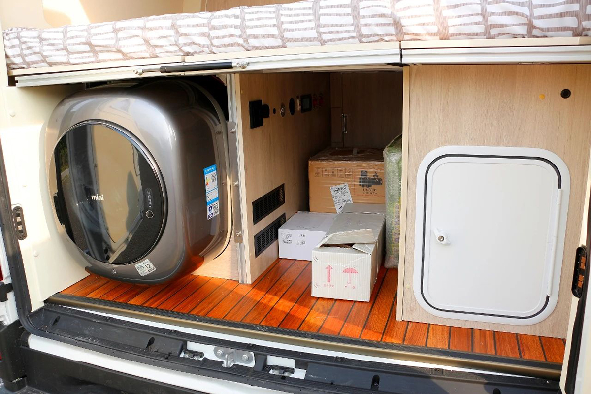 卫航定制版b型房车,卫航房车最新款大通v90后双轮b型