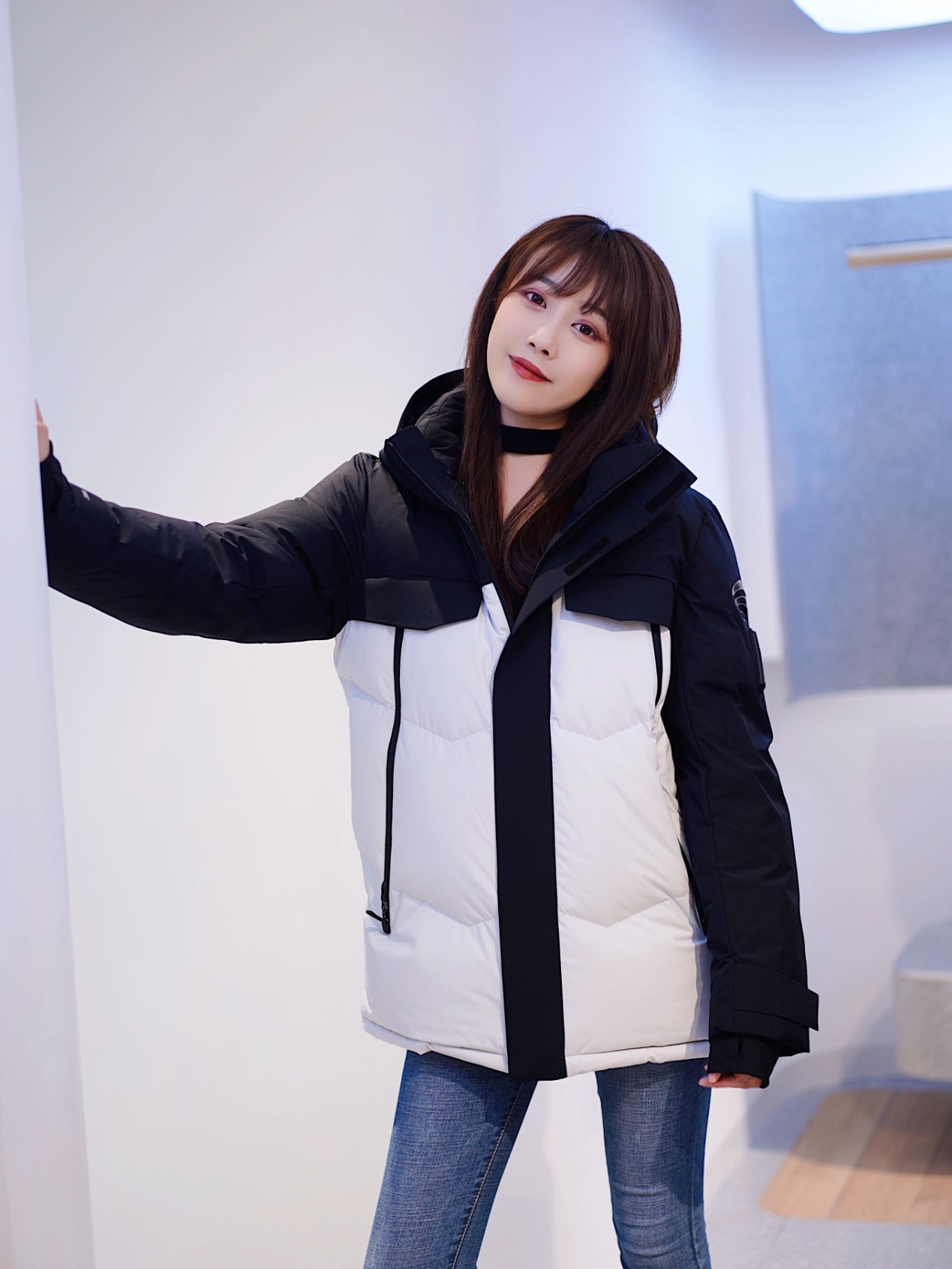 ins女网红打call,ins网红红色羽绒服