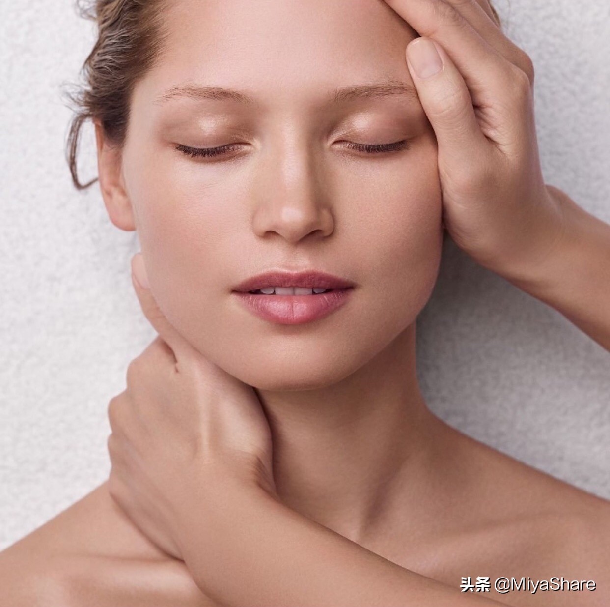 皮肤敏感起皮用什么底妆,皮肤干底妆怎么化不起干皮