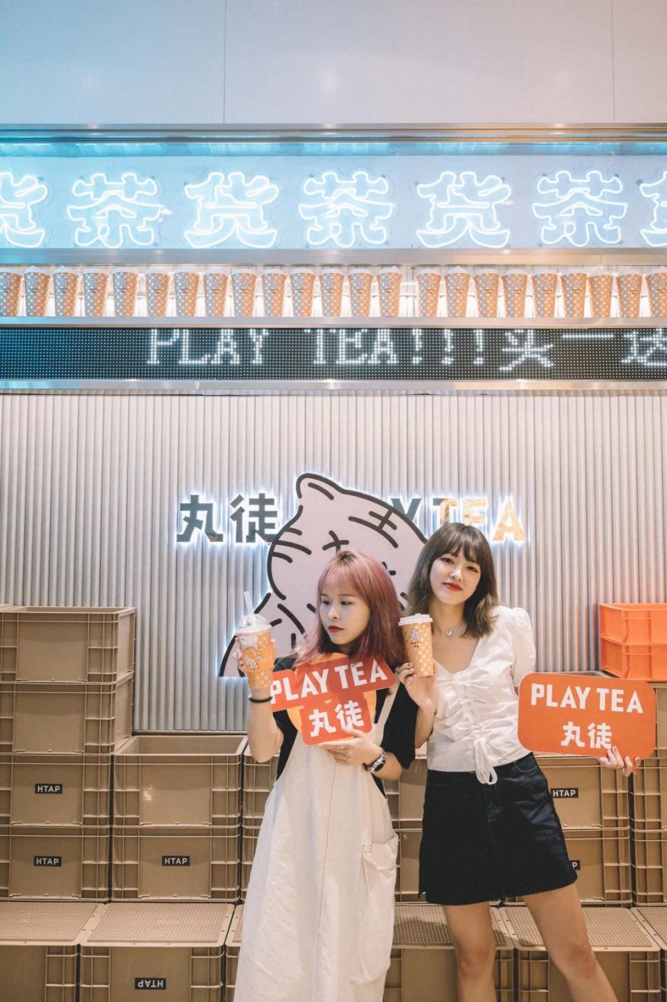 椰椰奶冻茶，会抖臀！1秒卖出1000+杯，有人开货拉拉来买…