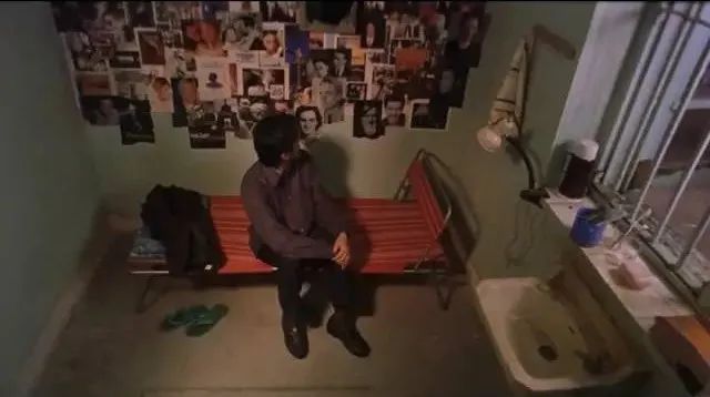 买二手衣服回家补、一张椅子用18年，这8位明星，有钱也没乱花