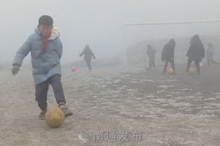 爱心企业向教育体育捐赠物资,爱心人士为丁河小学生捐赠物品