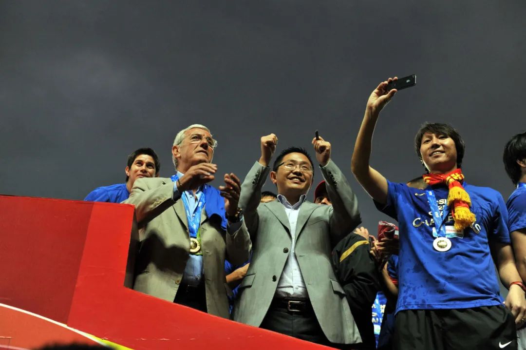 中国男足该不该骂,中国男足被骂的视频