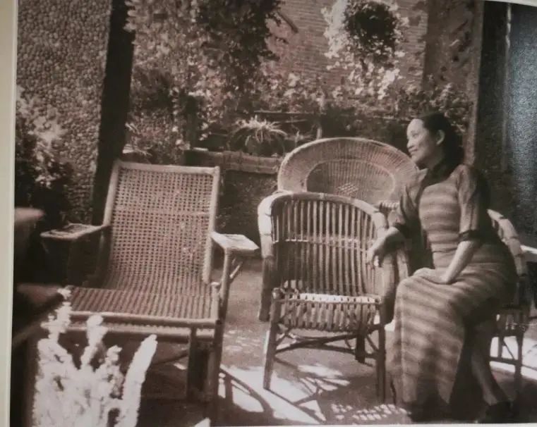 宋庆龄去世前留下遗嘱,不与孙中山合葬,陪保姆一起葬在父母身边