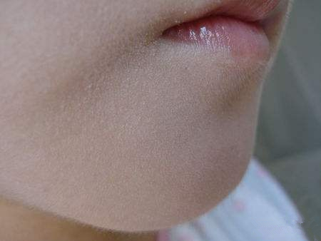 底妆怎么上显得高级,美妆蛋和粉底刷上底妆区别