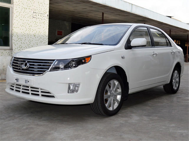 偶遇日产天籁硬怼吉利GC7！巅峰王者还是皮薄馅大？