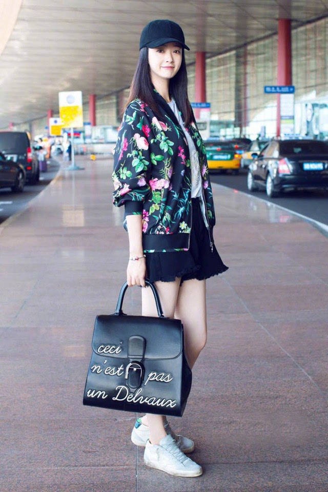 蒋欣减肥成功但穿搭不当仍显胖,蒋欣瘦身13斤