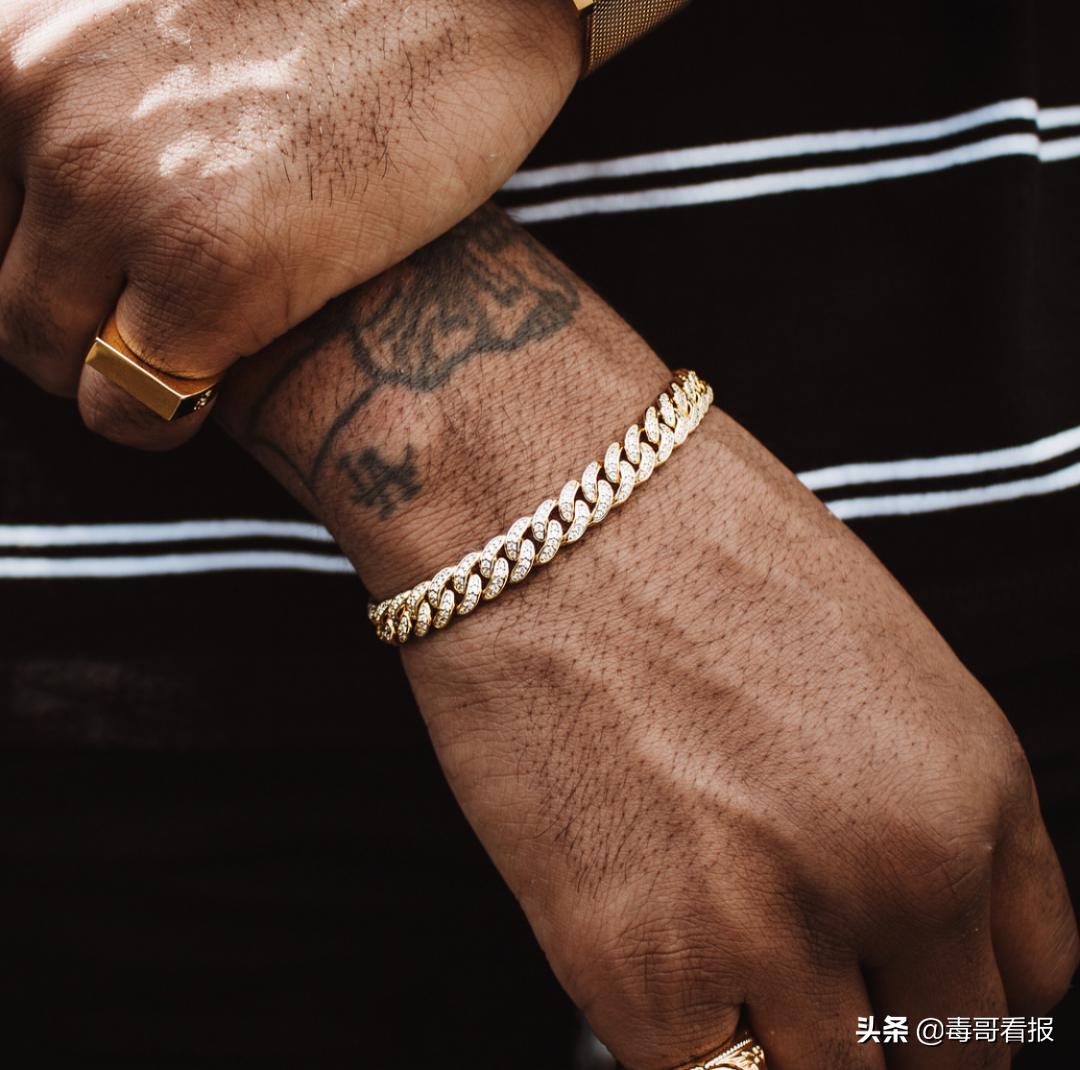 搞定这3类首饰，让你的穿搭脱颖而出