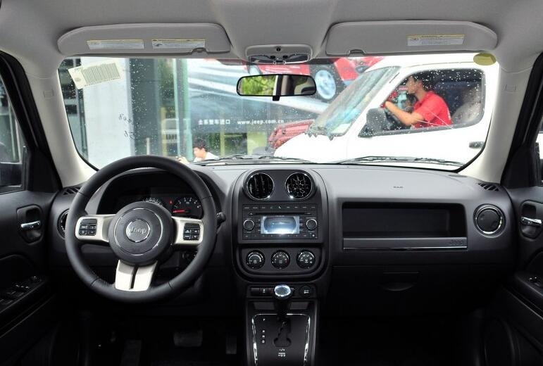 硬派情怀越野车,硬派越野jeep进口自由客怎么样