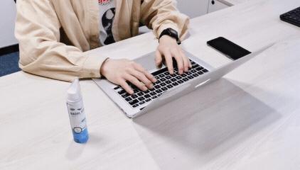 空调房鼻子痒打喷嚏怎么回事,夏季吹空调鼻子痒的原因