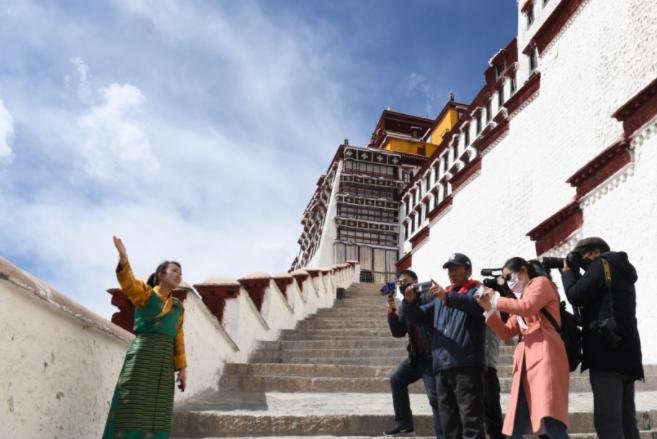 直播行业90%的人月收入不到5000,全国平均月薪超9000