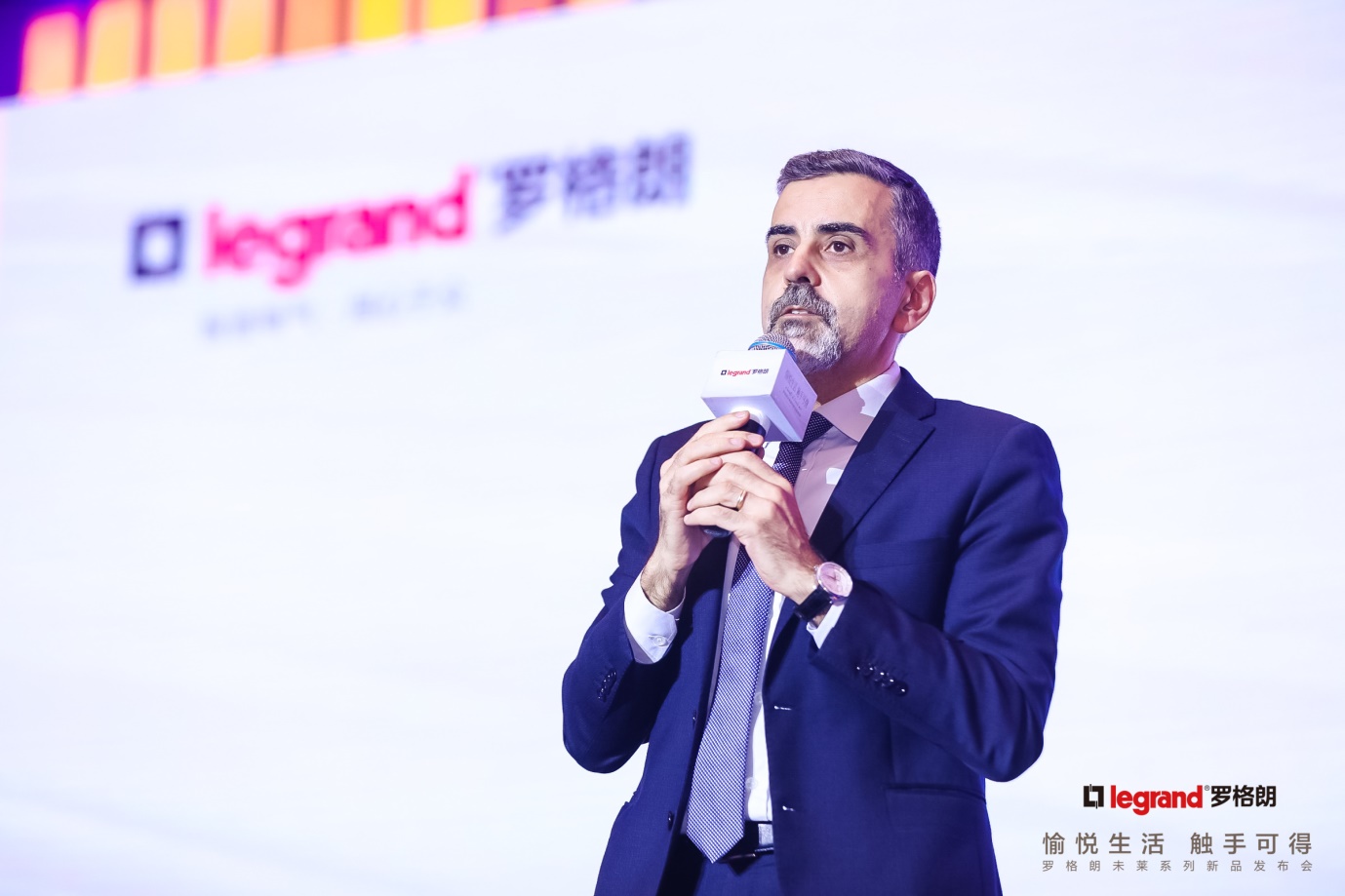 罗格朗未莱五孔插座,罗格朗abb开关插座哪个好