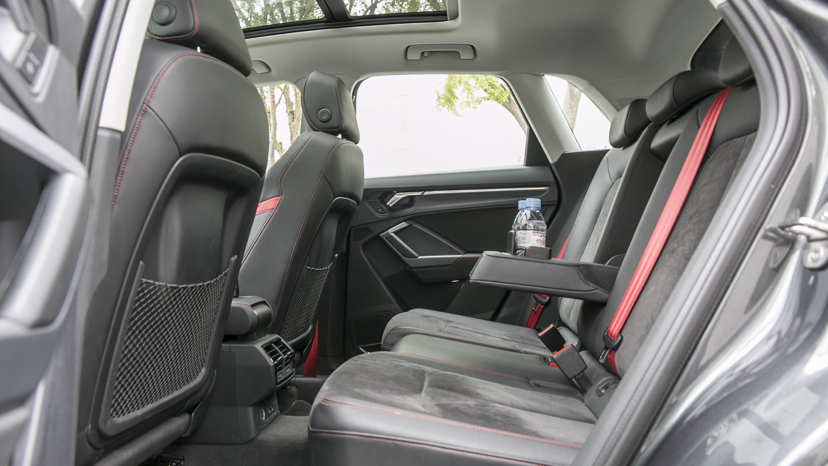 城市中的一抹魅影试驾奥迪q3轿跑,外表张扬内心温柔