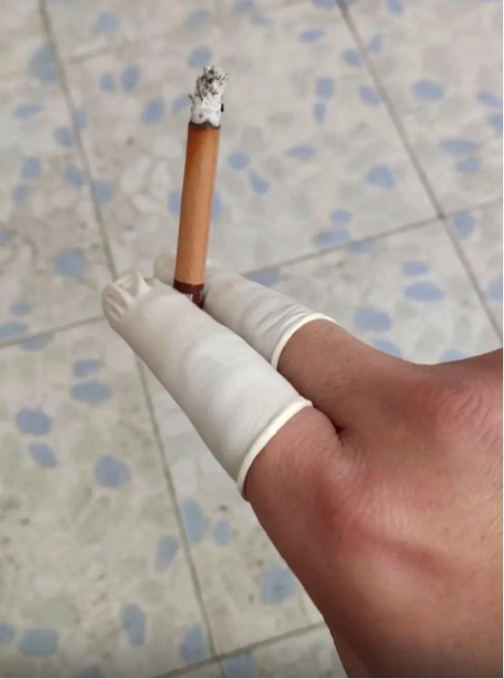 女朋友房间发现烟头能原谅吗,女友房间发现三个金戒指