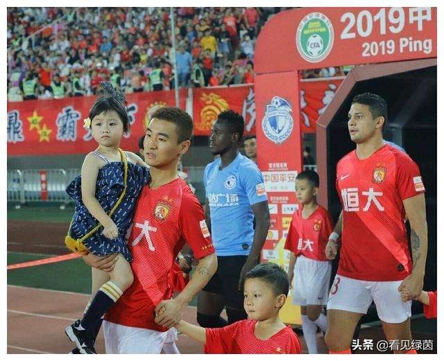 俏皮可爱足球宝贝,足球宝贝最新款