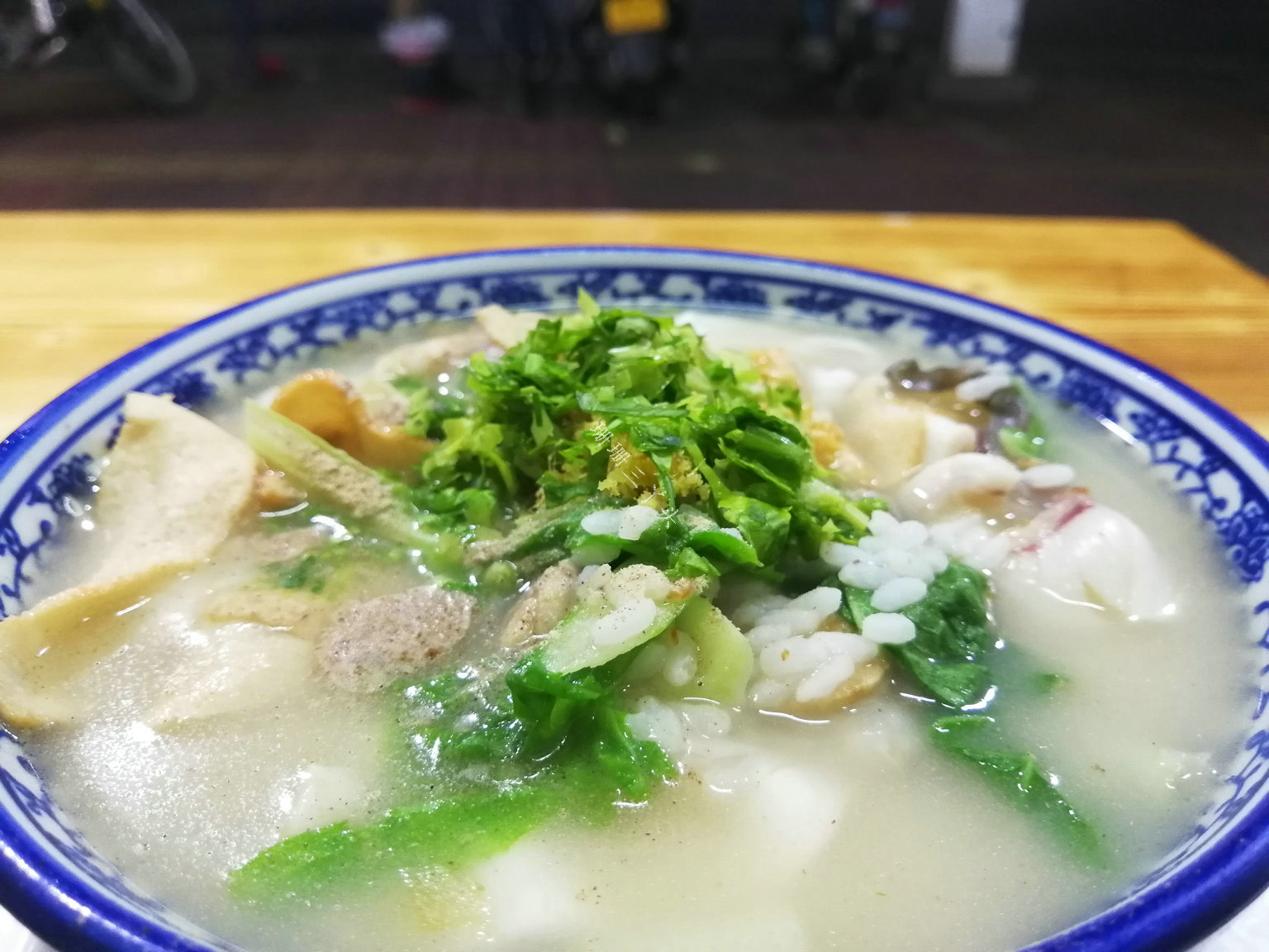 广州游客来潮汕吃白粥小品大全,游客品尝潮州鱼饭