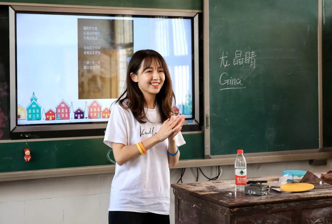 高小凤哪里吸引了高育良,高小凤多少岁遇见高育良