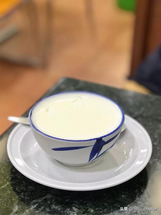 澳门当地人吃的蛋挞,在澳门吃着蛋挞超开心