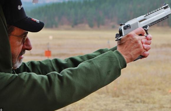 列文虎克观察什么,盘点吃鸡游戏里的各种枪械