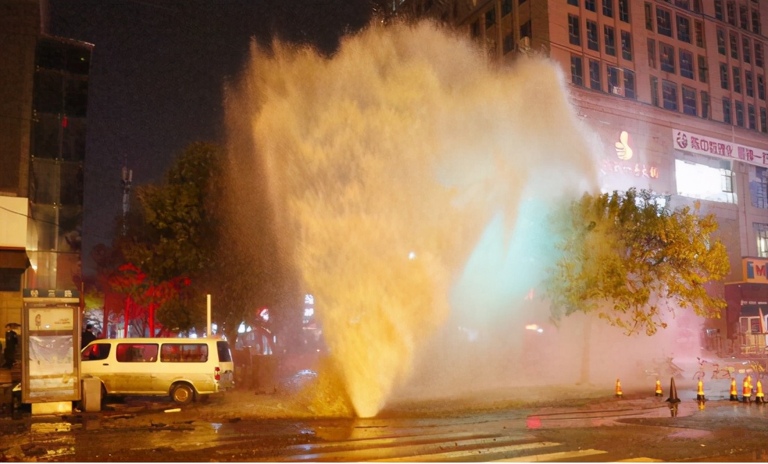 暖气管道破裂谁负责,室外暖气管道破裂谁来维修