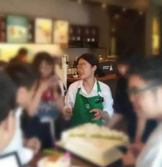 23岁女大学生车祸妈妈强忍泪水,学生兼职上班途中交通事故