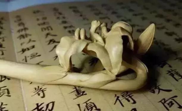 木雕兽头什么寓意,长颈鹿木雕婚礼摆件有什么寓意