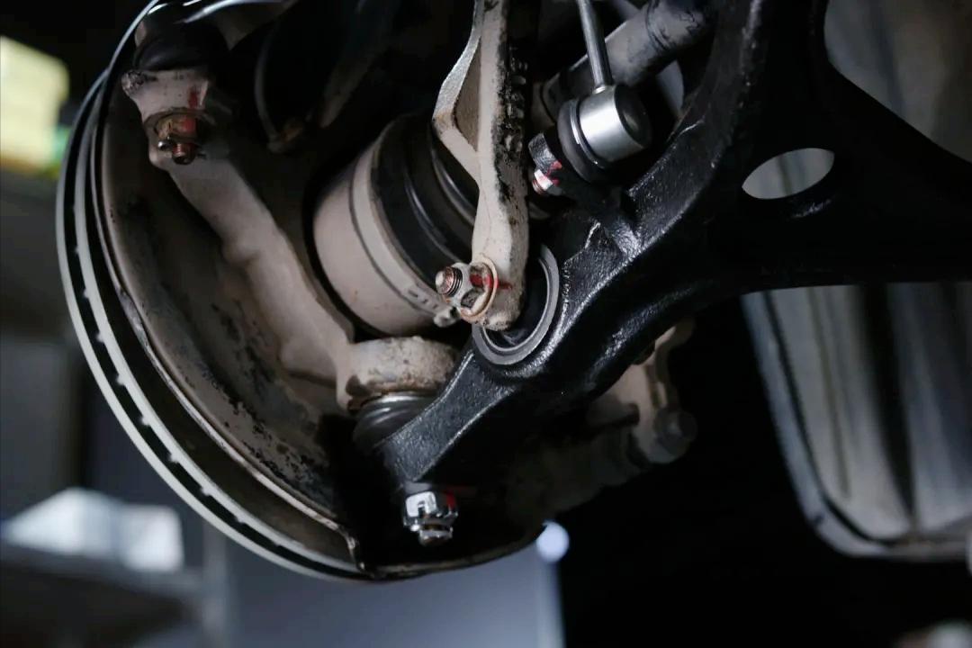 怪兽翻新车,怪兽修车翻新艾力绅