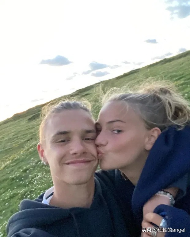 维多利亚太会经营,两个儿子的女友都成了她名下品牌的模特