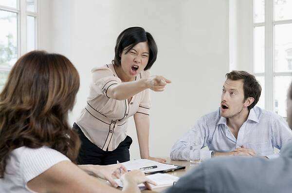 对待同事要学会忍让,对待同事一定要卑微吗