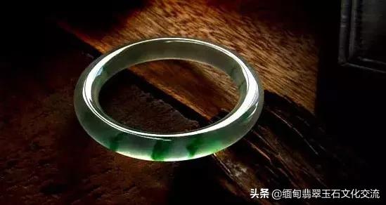 翡翠手镯的水头怎么看好坏,翡翠手镯的基本知识大全