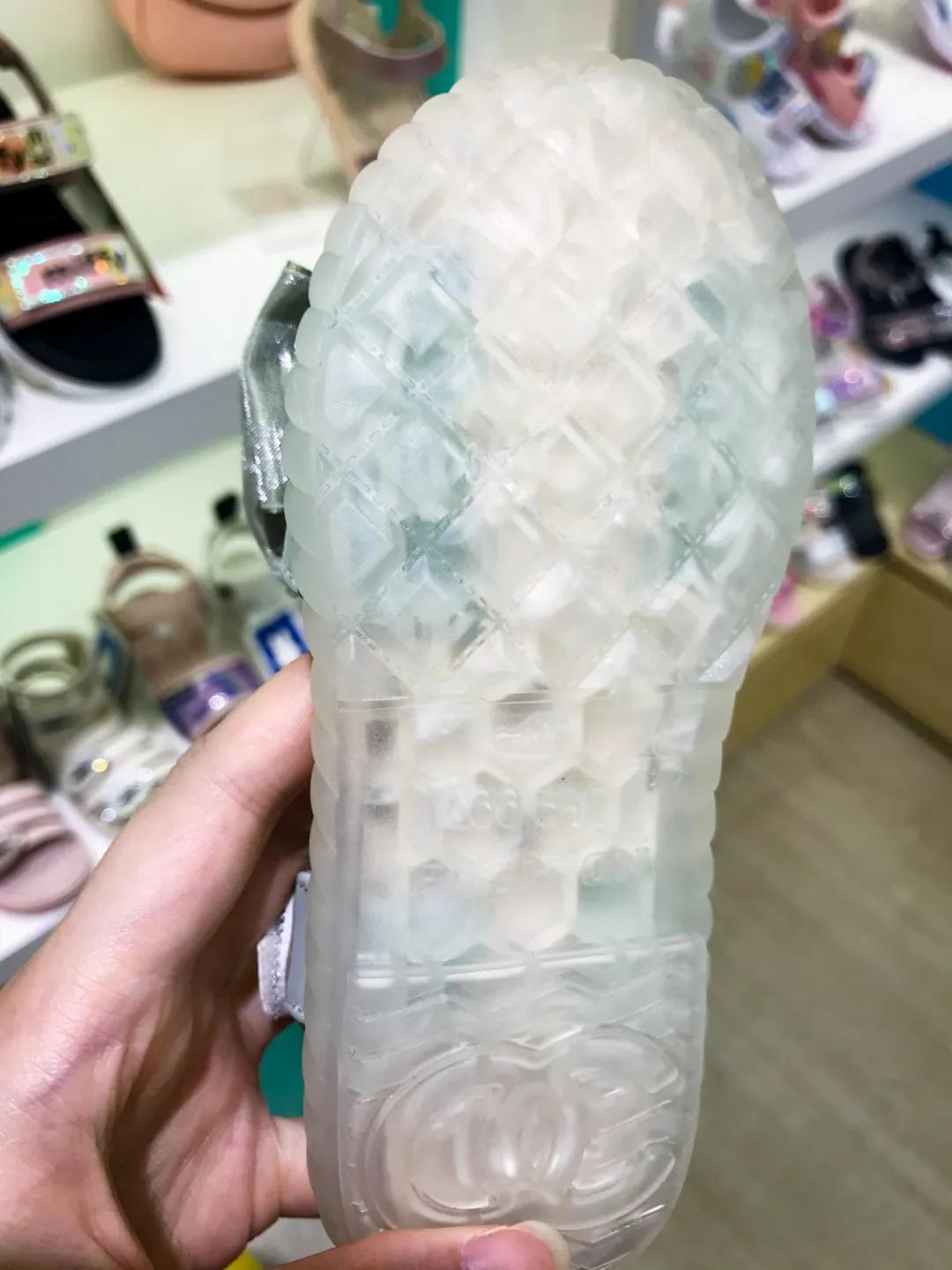 儿童穿哪种凉鞋比较好测评,关爱宝宝从脚开始