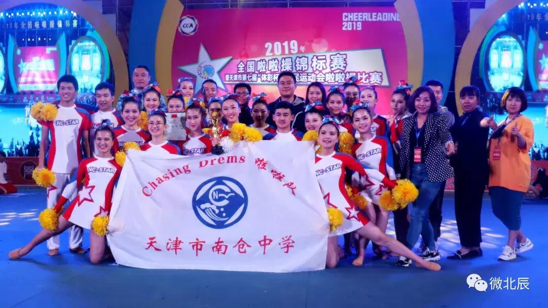 超燃现场燃爆全场校园,超震撼的快闪视频