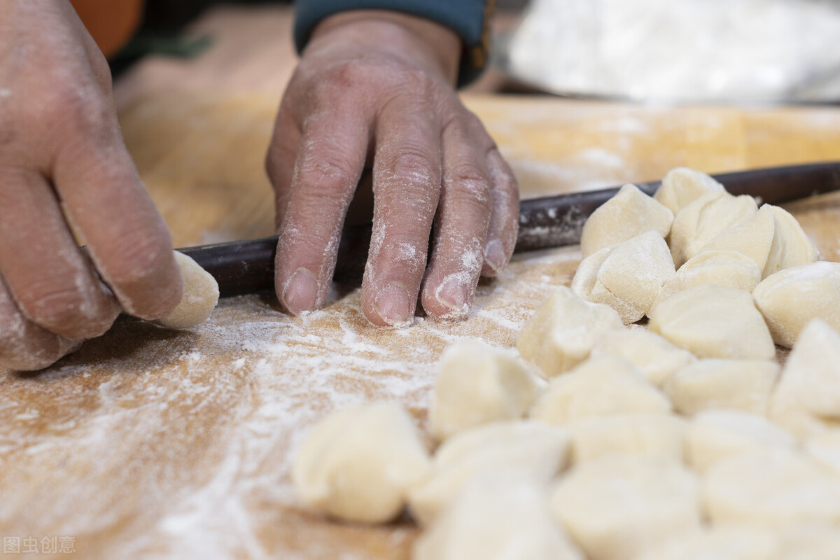 低筋面粉和高筋面粉有什么区别吗,高筋面粉和低筋面粉做出来的区别