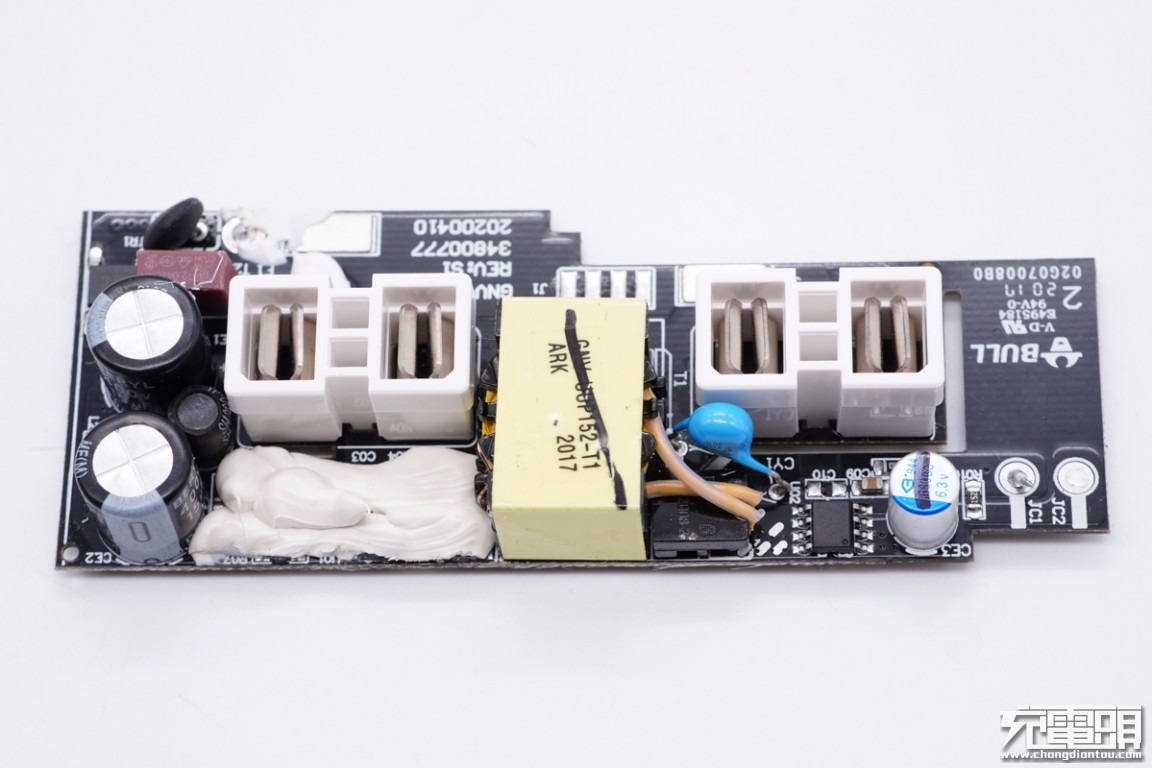 公牛插座新款和老款拆解,带USB接口公牛插排