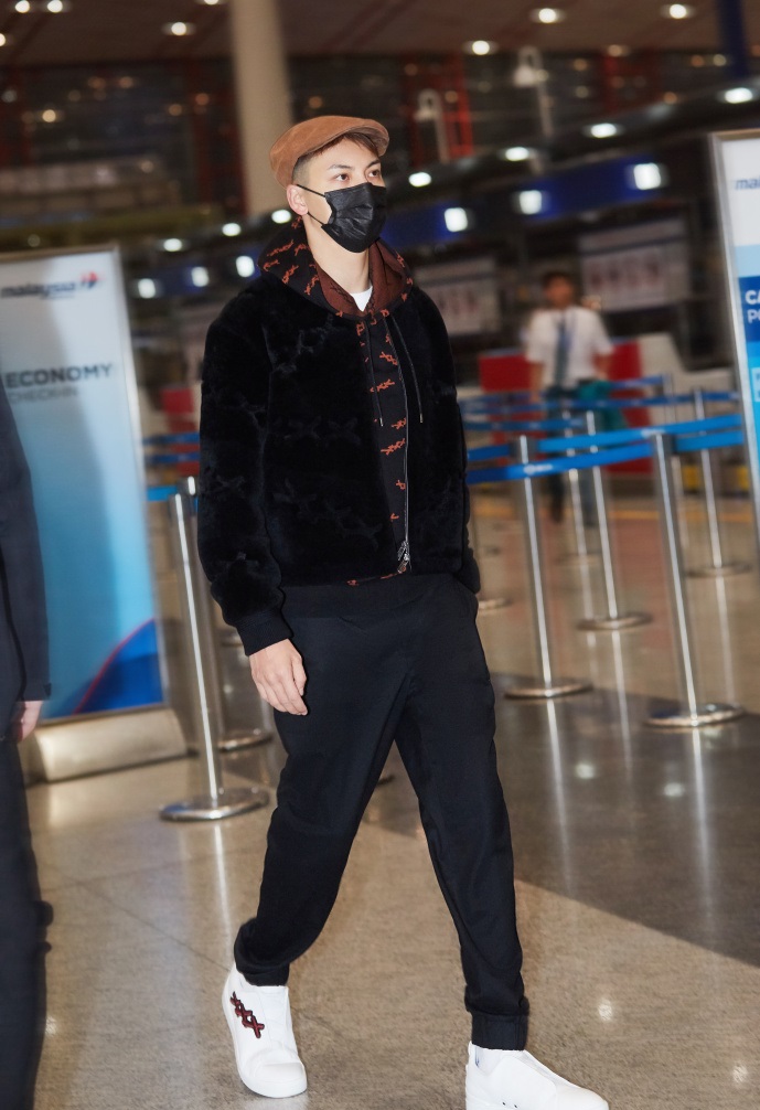 陈伟霆穿的束脚裤,陈伟霆是不是有荷尔蒙爆棚的赶脚