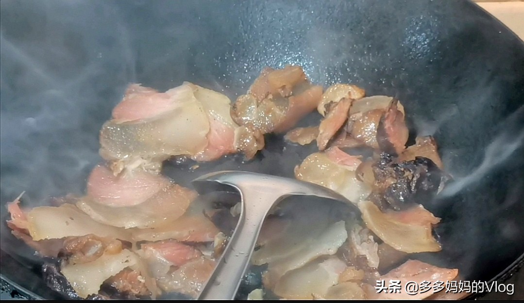有霉的腊肉怎么吃,长霉的腊肉用火烧过可以吃吗