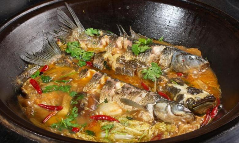 炖鱼放什么料去腥味,白开水炖鱼怎么去腥