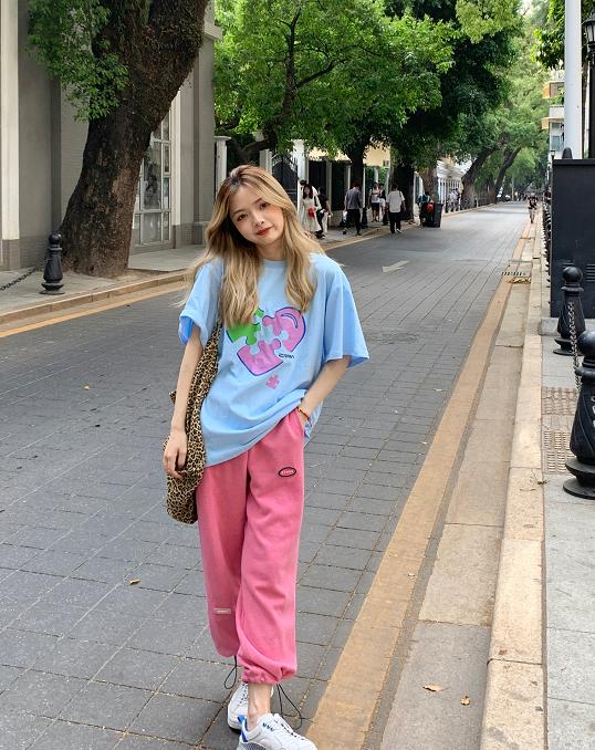 2024早春穿搭高级感粉色系,什么颜色内搭是百搭又显肤色白