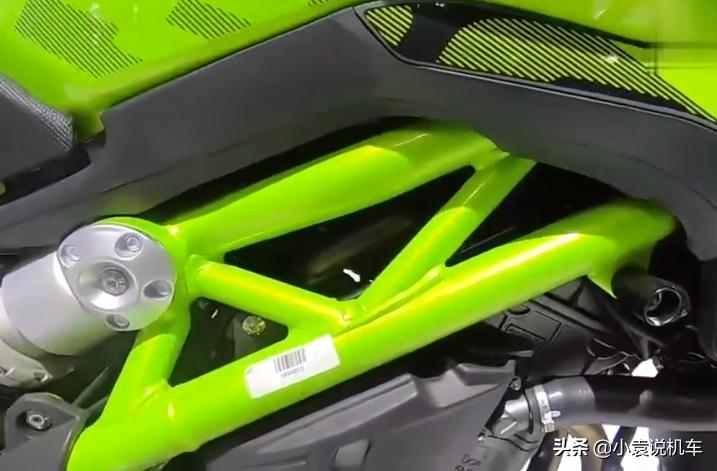 黄龙300机车,街车摩托车入门推荐黄龙300