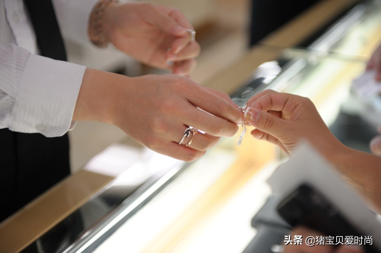 如何鉴别钻石的真假方法,天然钻石和人工钻石鉴别