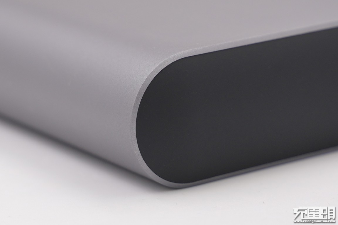 绿巨能22.5瓦充电器,绿巨能18w移动电源评测