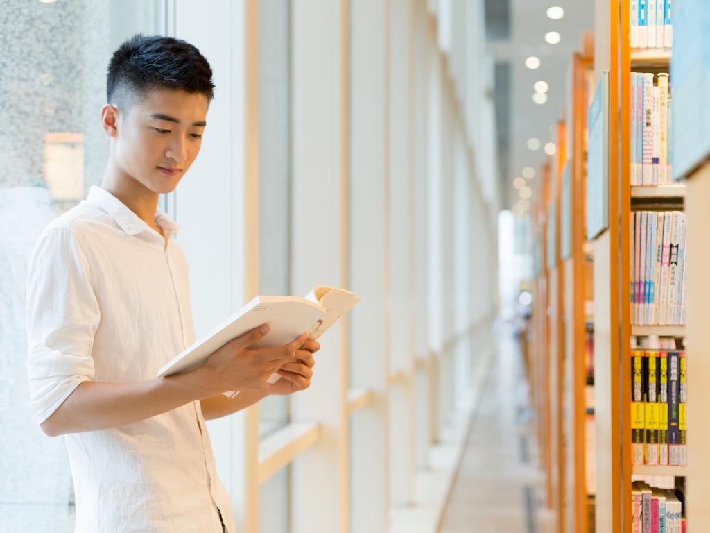 孩子交叉腿用力是在干嘛？别脸红，宝妈必须看下去